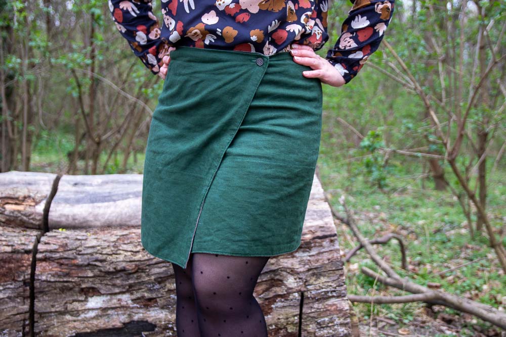 Front Osaka Skirt in deep green linen