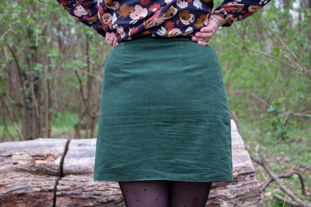 Back View Osaka Skirt in deep green linen